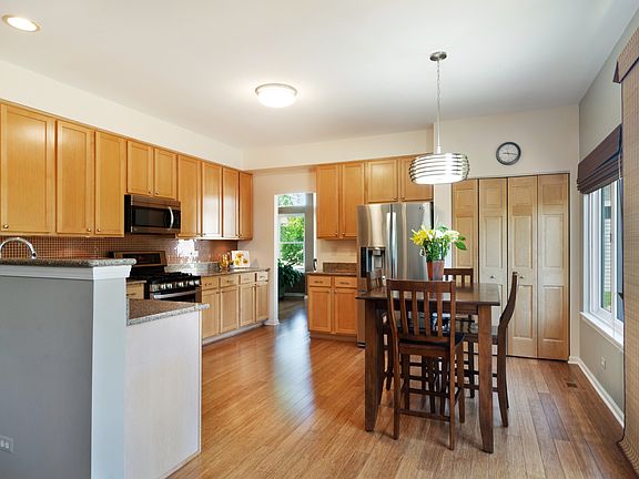 4th image of 1071 Westfield Way