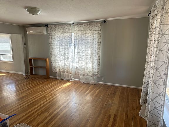 3rd image of 755 NE Estes Ave