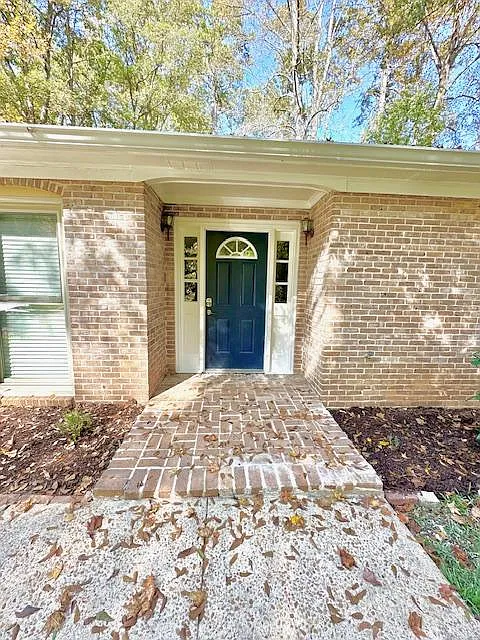 219 Merrybrook Dr — Photo 3