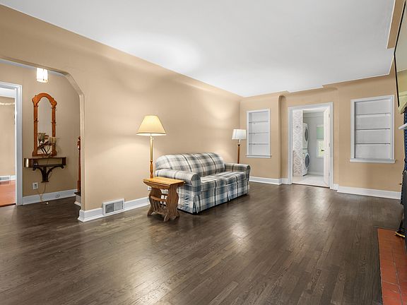 4th image of 292 W Hamilton Ln