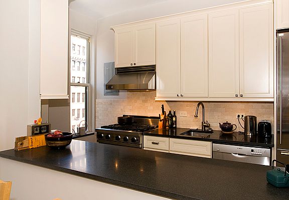 4th image of 246 W End Ave APT 8A