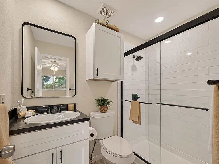 13843 Northlake Dr — Photo 4