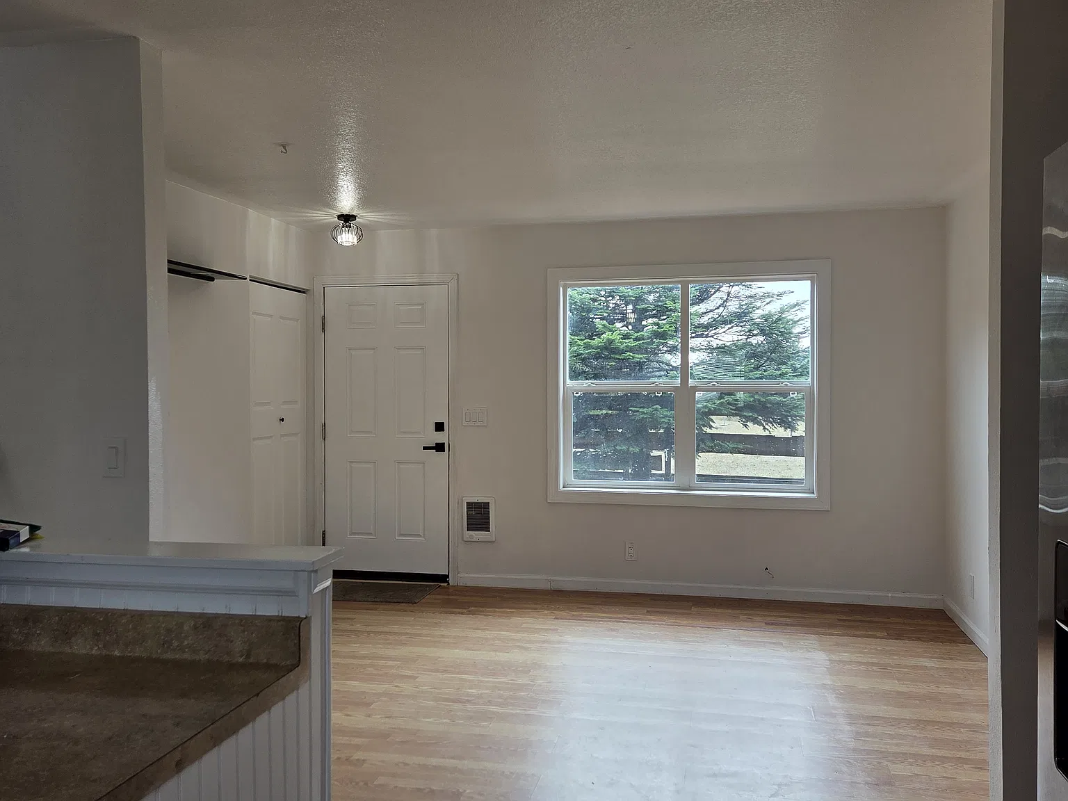 3 bed, 1.5 bath, 900 sqft, $1,600 — Photo 2