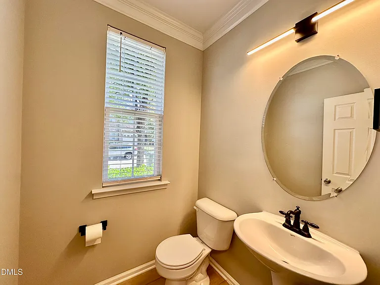 323 Longchamp Ln — Photo 4