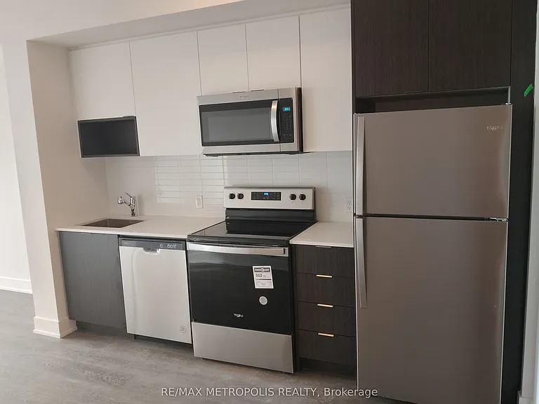 204 Burnhamthorpe Rd E #1110 — Photo 6