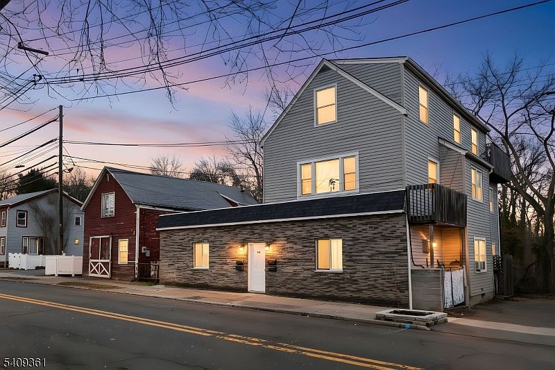 1st image of 194 Saddle River Rd