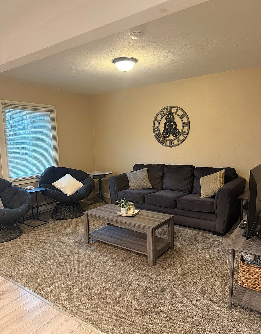 1 bed, 640 sqft, $1,800 — Photo 3