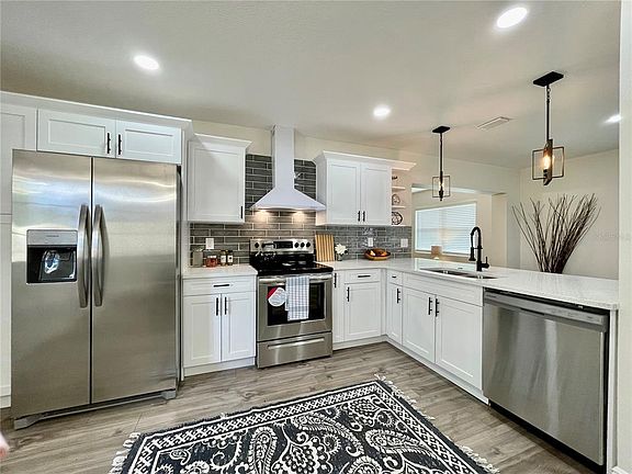 3rd image of 146 43rd Ave NE