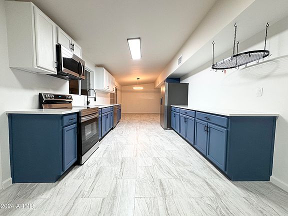 4th image of 156 E JAMES Drive