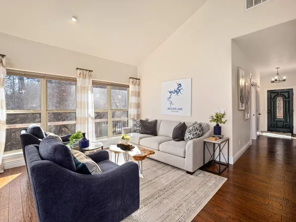 366 Lakeside Rd #Id1221805p, Eureka Springs, AR 72631