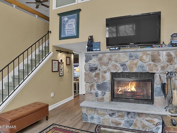 3rd image of 11 Midlake Dr #302B