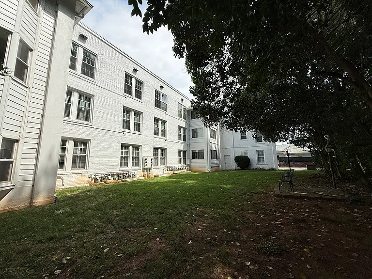 2501 Roswell Ave #102 — Photo 37