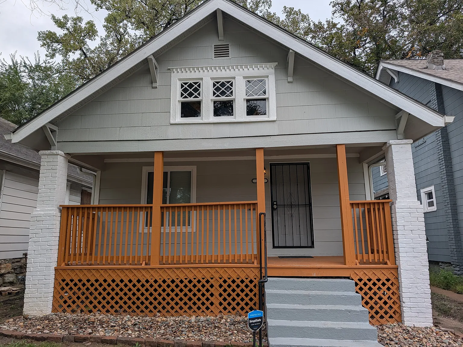 3 bed, 1078 sqft, $1,695 — Photo 2