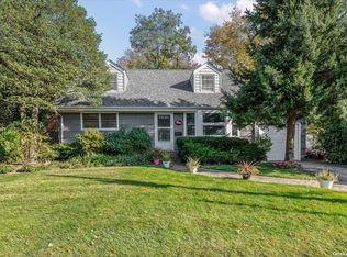 4 Roy Ave, Massapequa, NY 11758