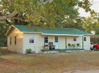 420 S Bryson St, Bogata, TX 75417