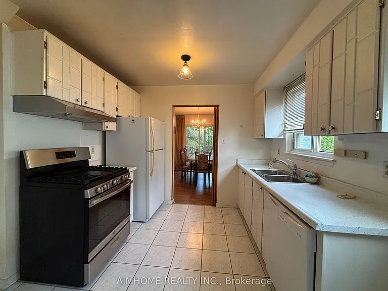 29 Snowshoe Cres — Photo 9