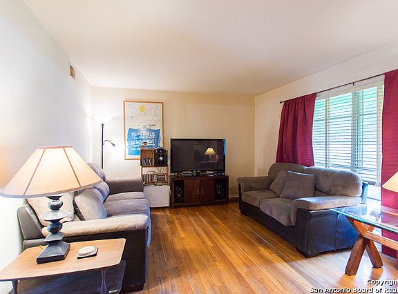 4th image of 214 Langton Dr