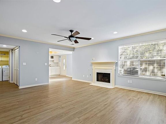 3rd image of 1009 Knights Bridge Ct