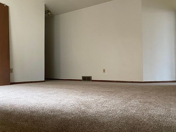 5th image of 2647 S Kinnickinnic Ave