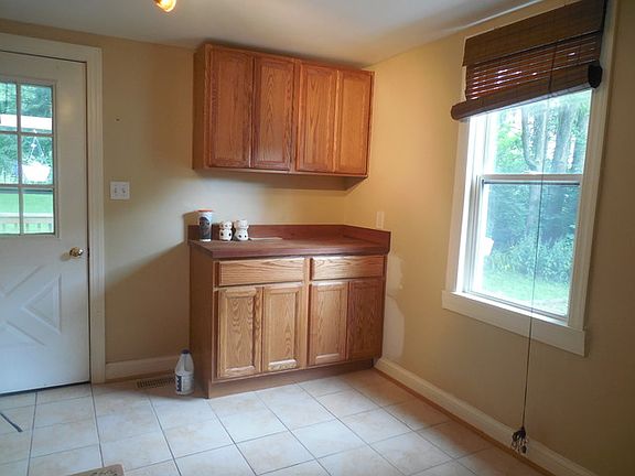 4th image of 221 S Forest Ave