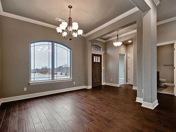 2nd image of 257 Vineyard Ave