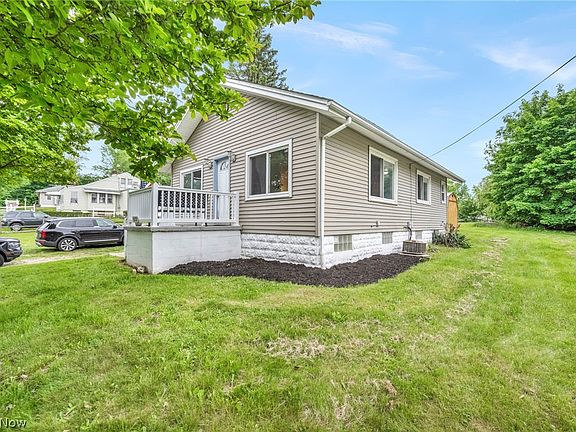 2nd image of 1872 Oakes Dr