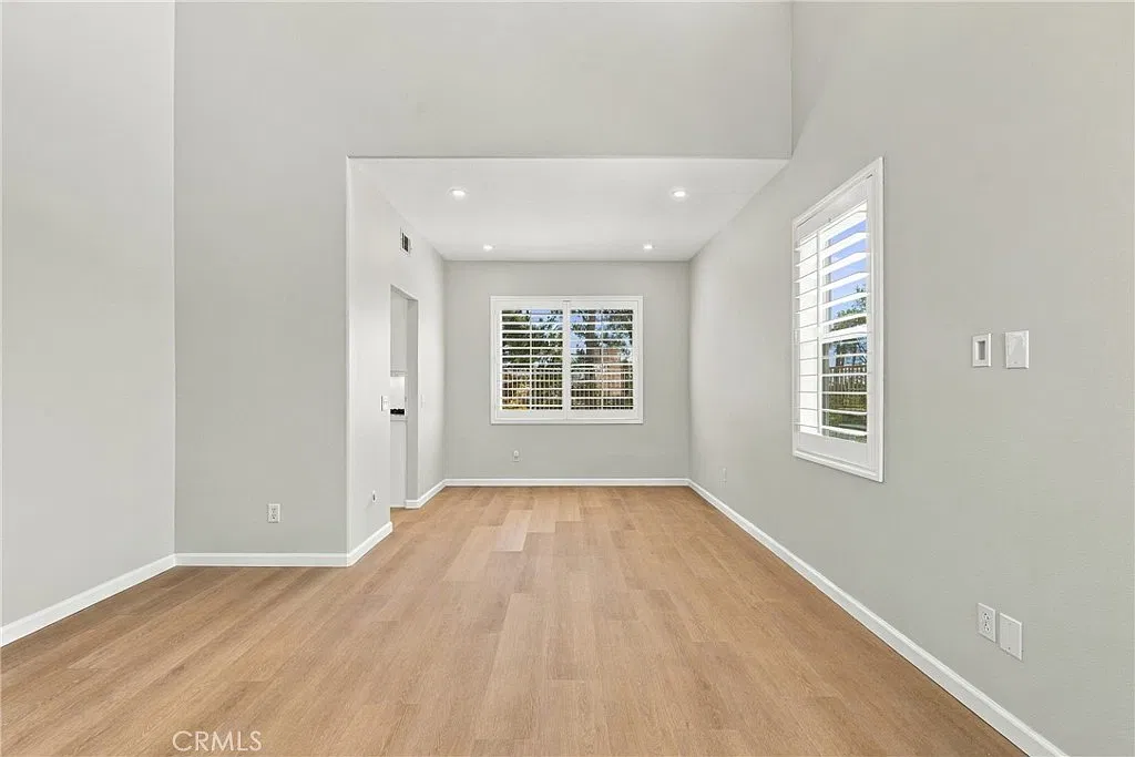 3 bed, 2.5 bath, 1818 sqft, $5,200 — Photo 4