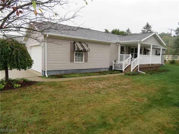 123 Phoenix Dr NW, Dover, OH 44622