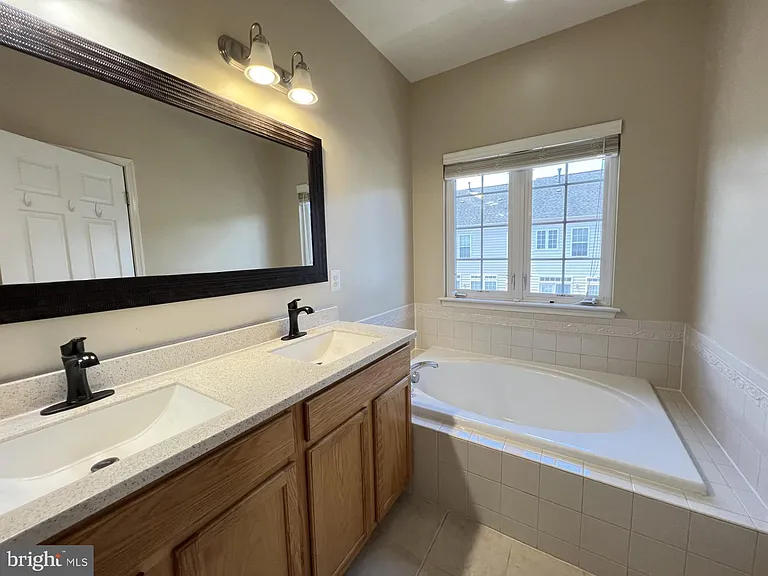 2153 Potomac Club Pkwy — Photo 10