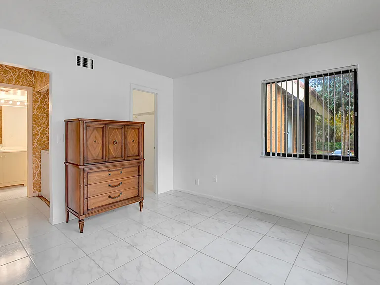 11255 Green Lake Dr #202 — Photo 14