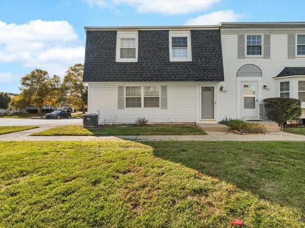 270 Aqueduct Dr, Walled Lake, MI 48390