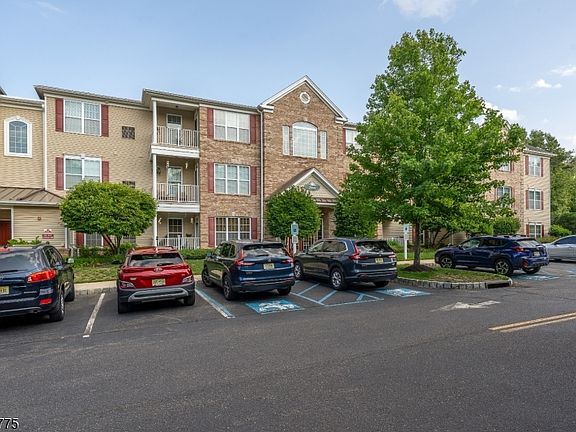 4th image of 319 Sophee Ln