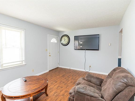 3rd image of 506 Alexander Dr