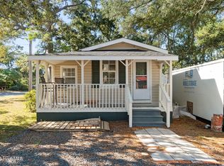 1101 N Caswell Ave, Southport, NC 28461