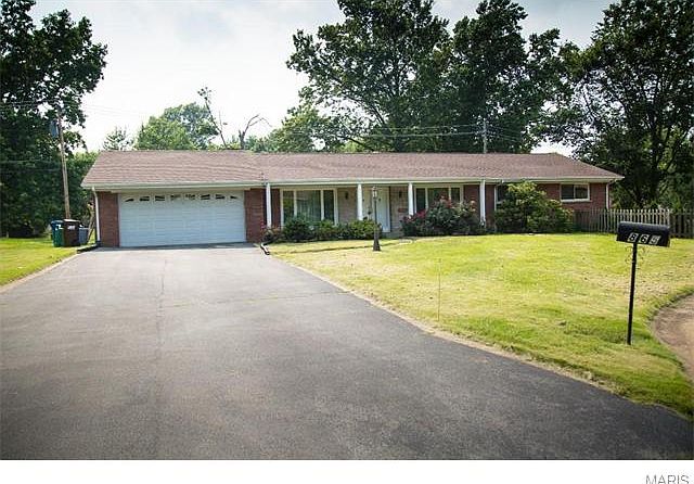 1st image of 865 Berry Hill Dr