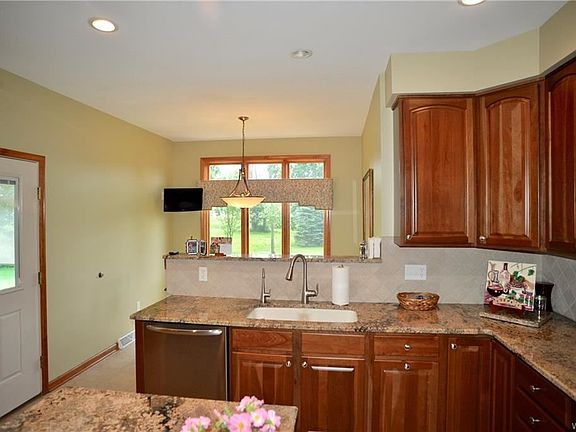 4th image of 129 Lord Byron Ln