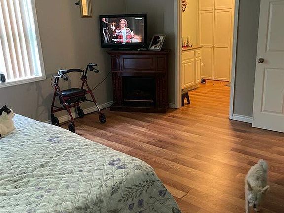 5th image of 4 Cecil Ln