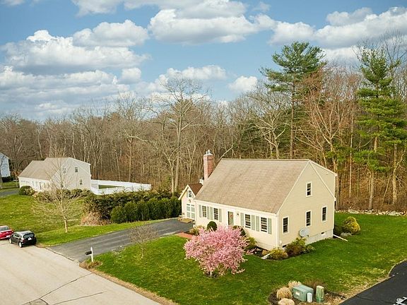 4th image of 17 Storeybrook Dr