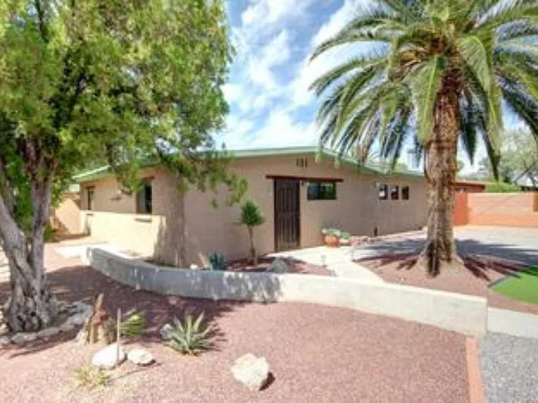 1227 N Sonoita Ave — Photo 2