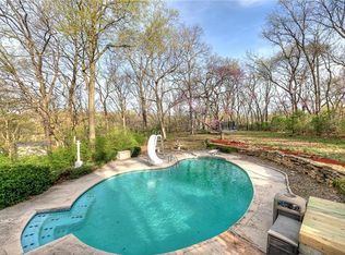 1332 Camelot Dr, Liberty, MO 64068