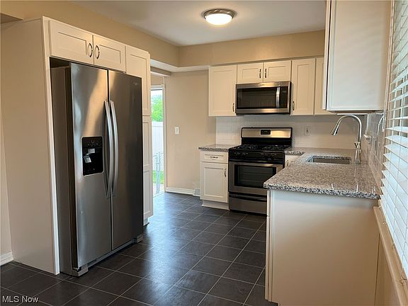 5th image of 4622 W 192nd St