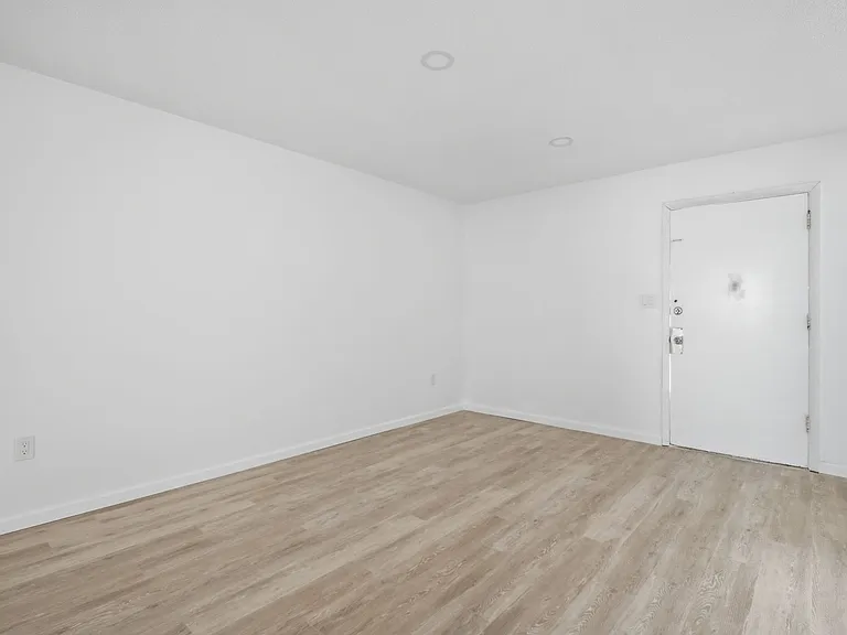115 N San Remo Ave #7 — Photo 15