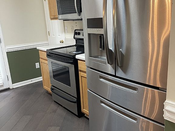 5th image of 490 Bedford Knoll Dr