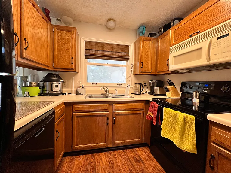1819 Wedgewood Ave — Photo 6