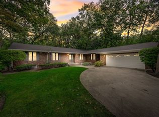 4 Queens Way, Lincolnshire, IL 60069