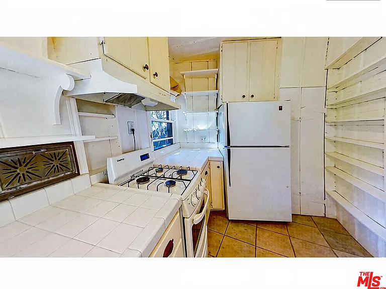 10211 Seabury Ln — Photo 6