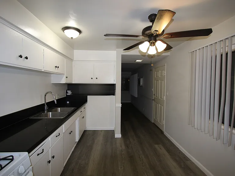 210 W Lemon Ave — Photo 18