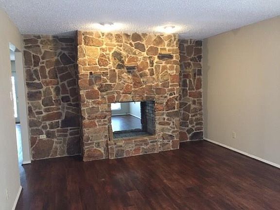 3rd image of 106 Brentwood Cir
