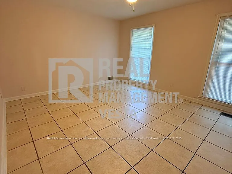 5116 Pineridge Dr — Photo 6
