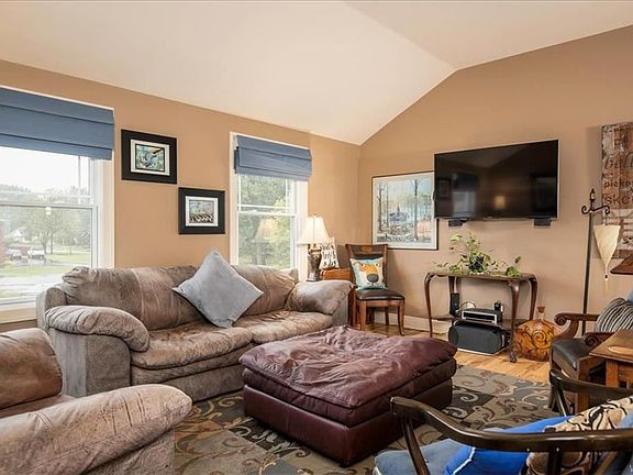 3rd image of 77 Eaglebrook Dr